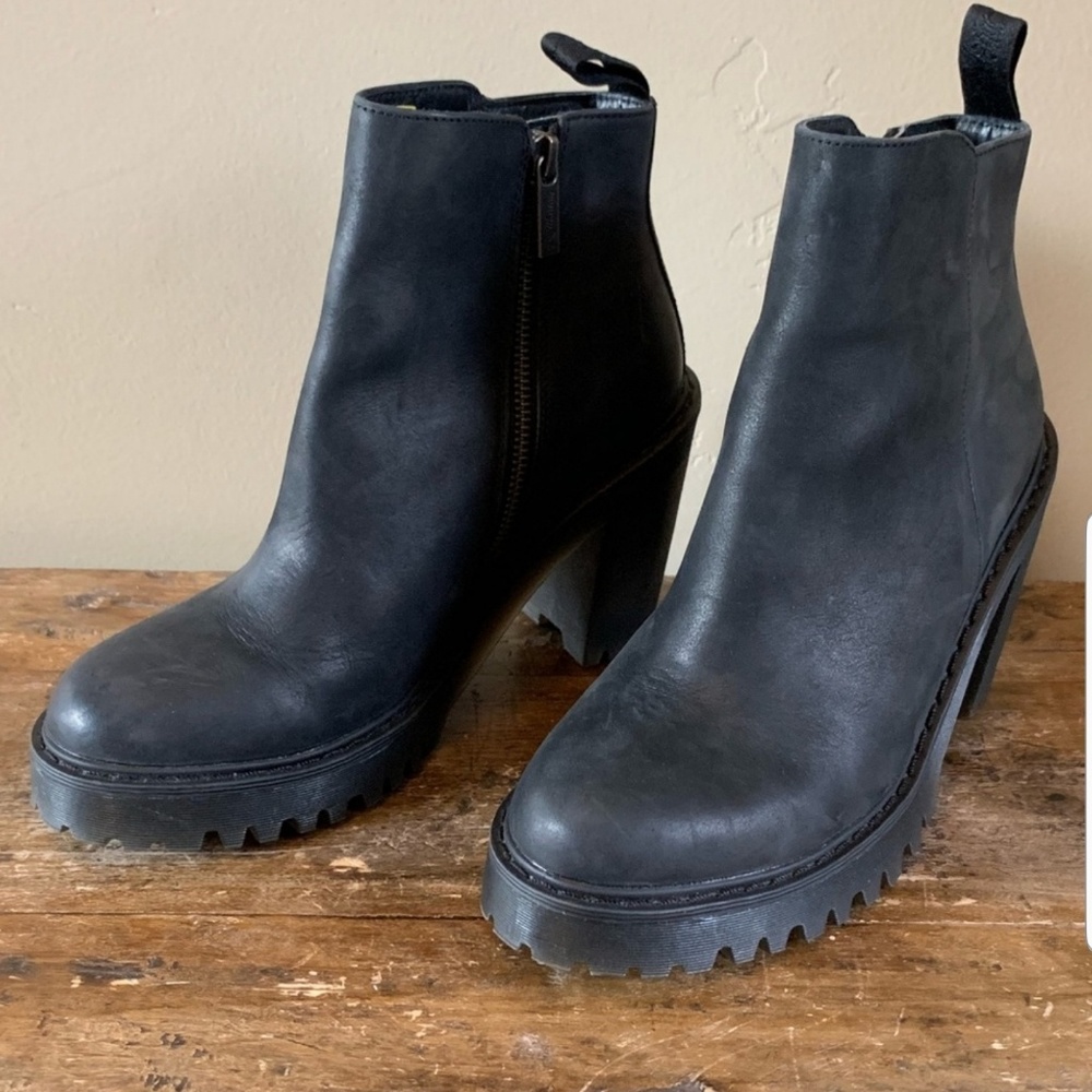 Dr. Marten Magdalena Boots (discontinued version)